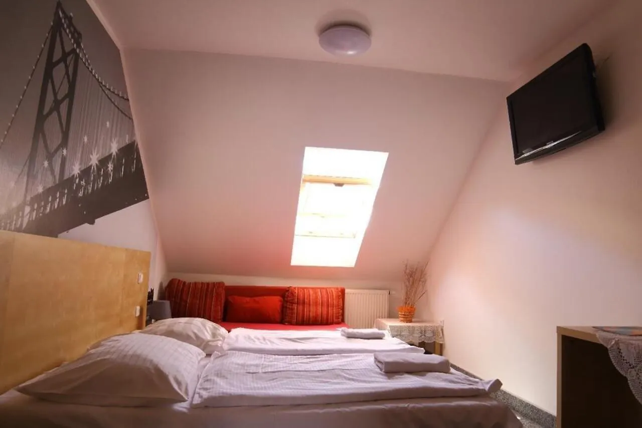Andel Apartmany Praga 3*,